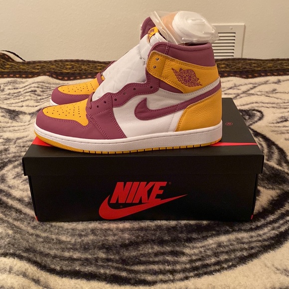 Air Jordan 1 Retro High OG - Picture 3 of 5